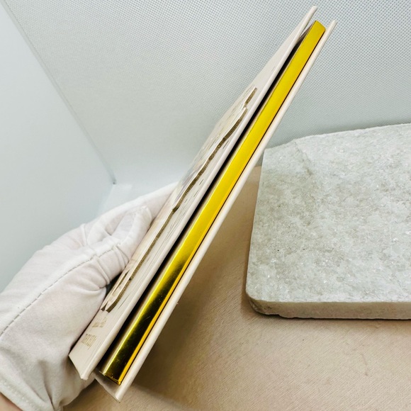 NEW! Disney Winnie the Pooh Eyeshadow Palette 12 Shades Full Size w/ Mirror - Picture 8 of 13